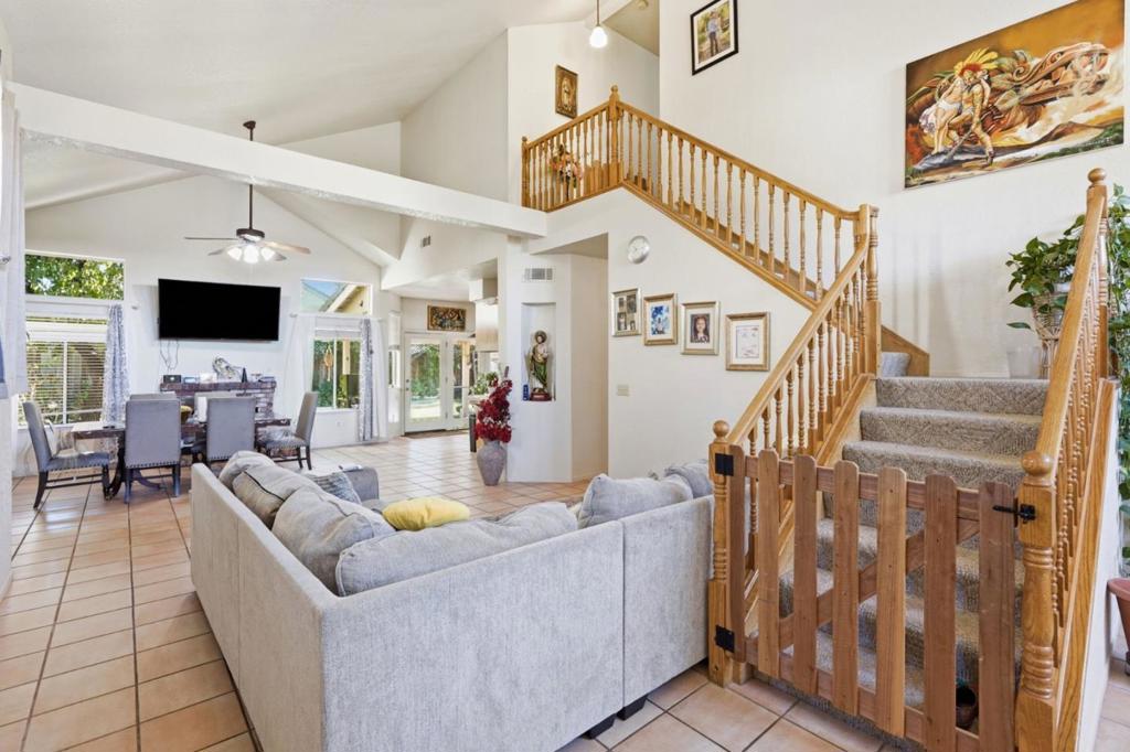 725 Everest St, Los Banos, CA 93635