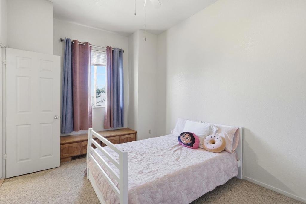 725 Everest St, Los Banos, CA 93635
