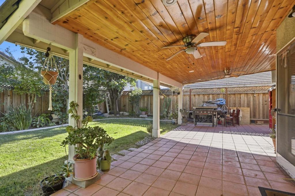 725 Everest St, Los Banos, CA 93635