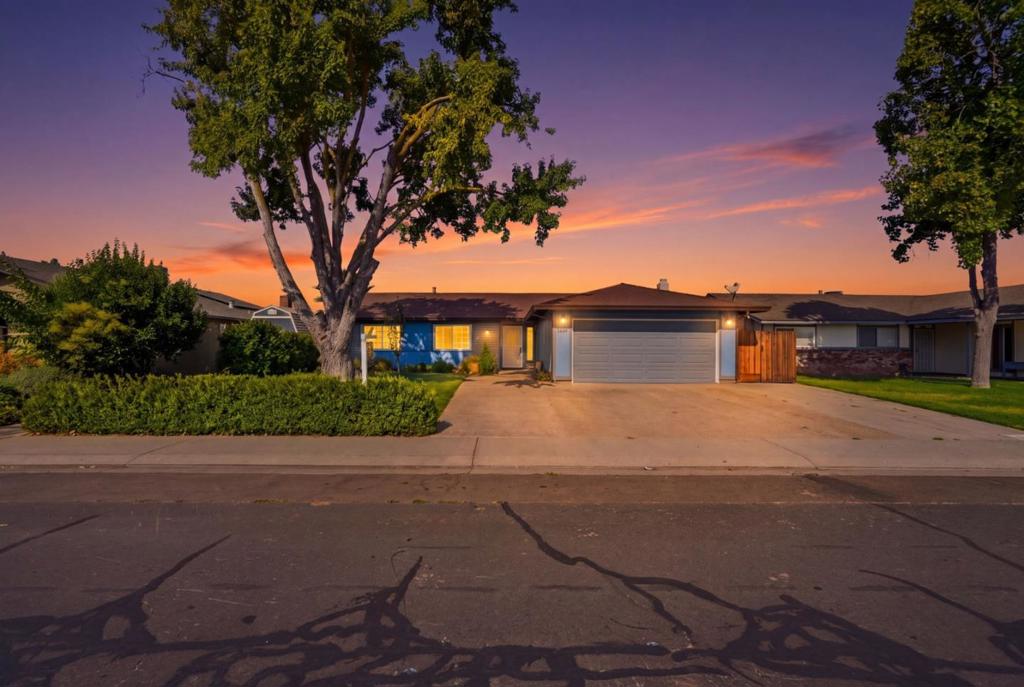 865 Locust Ave, Manteca, CA 95337