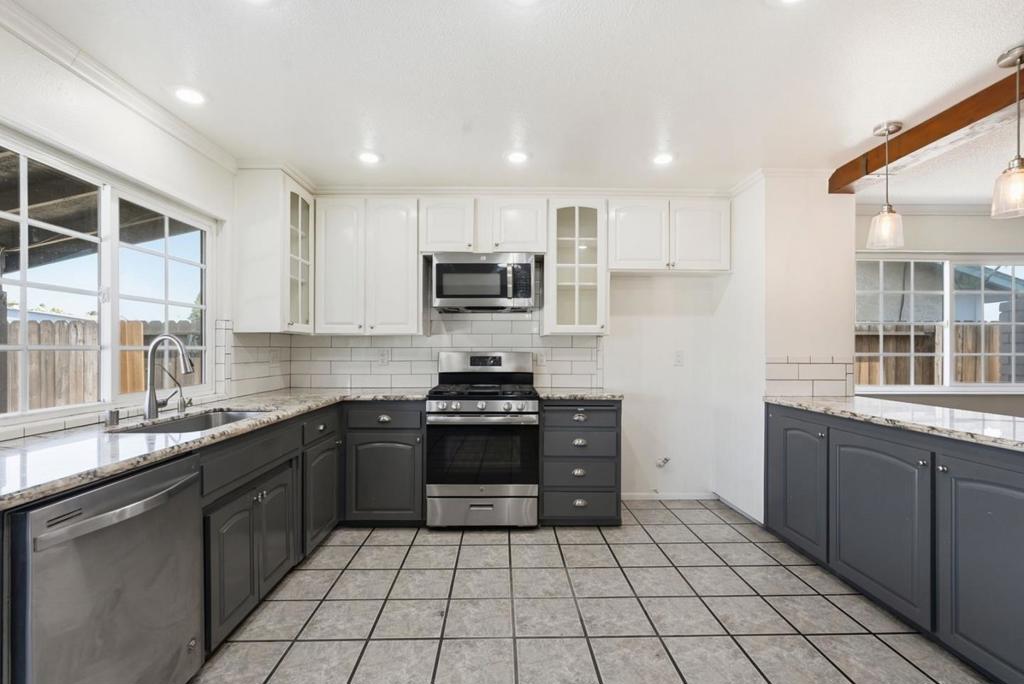 865 Locust Ave, Manteca, CA 95337
