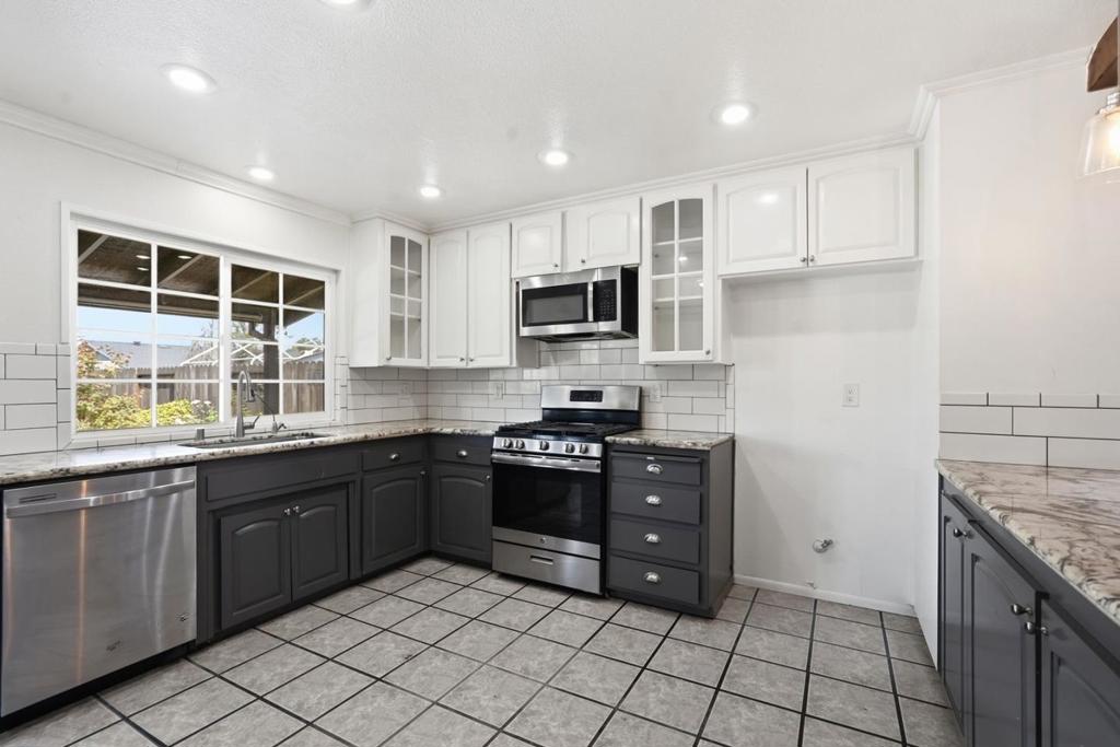 865 Locust Ave, Manteca, CA 95337
