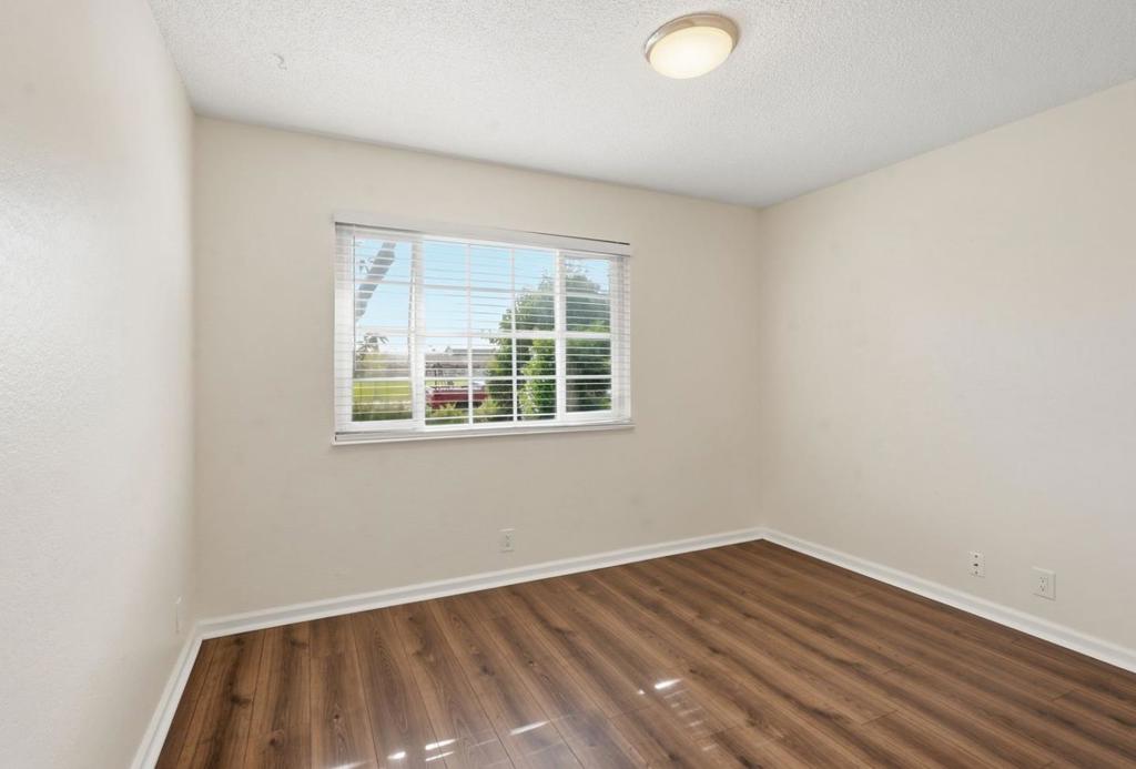 865 Locust Ave, Manteca, CA 95337