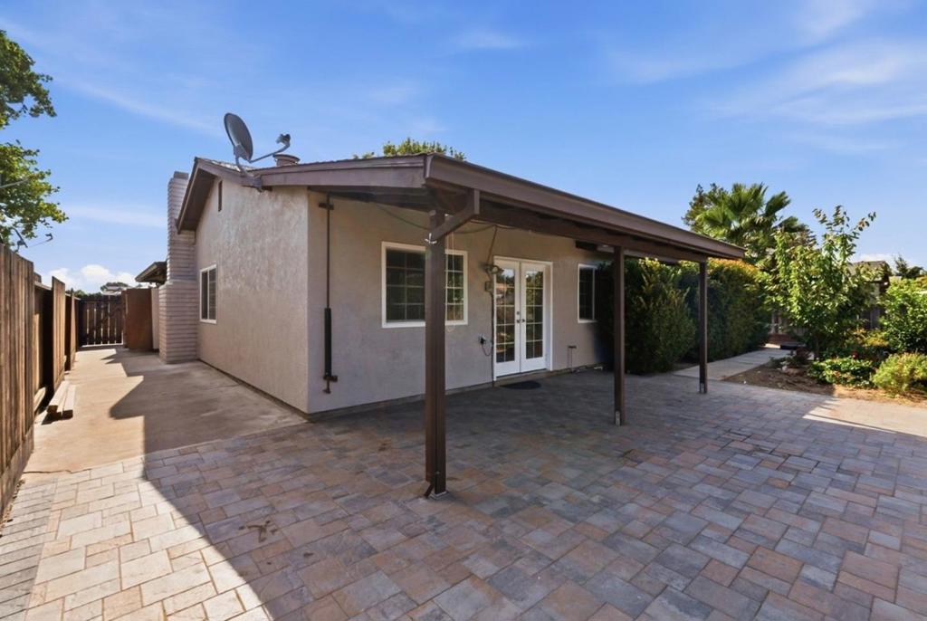 865 Locust Ave, Manteca, CA 95337