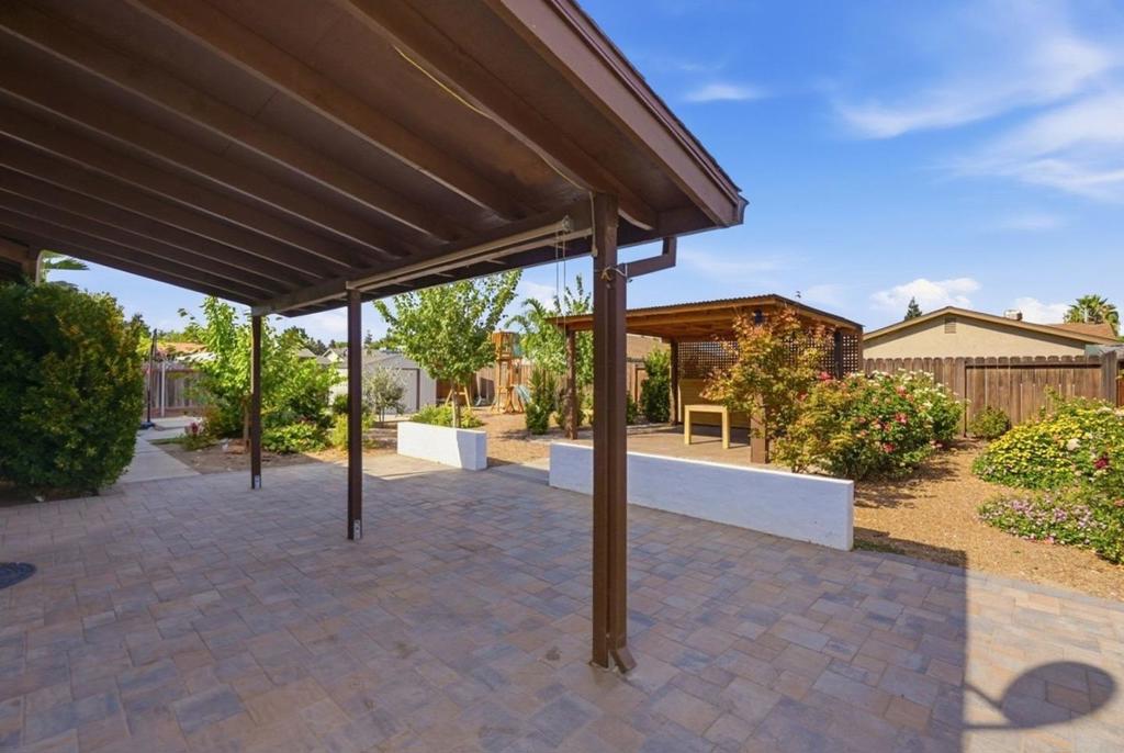 865 Locust Ave, Manteca, CA 95337