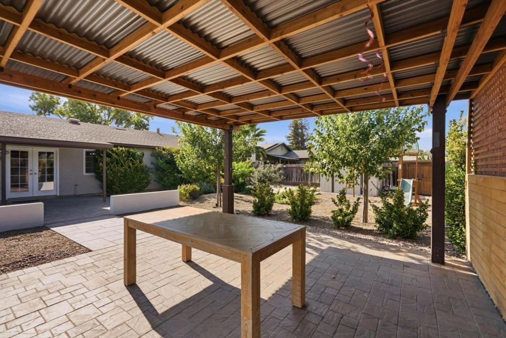 865 Locust Ave, Manteca, CA 95337