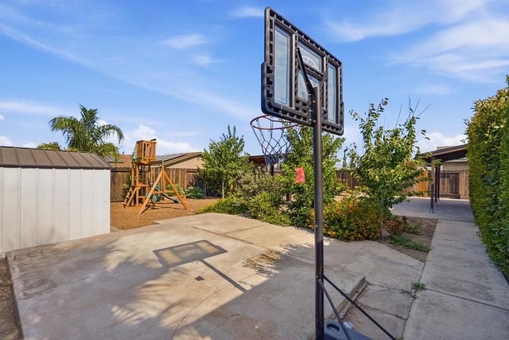 865 Locust Ave, Manteca, CA 95337