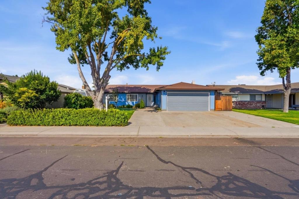 865 Locust Ave, Manteca, CA 95337