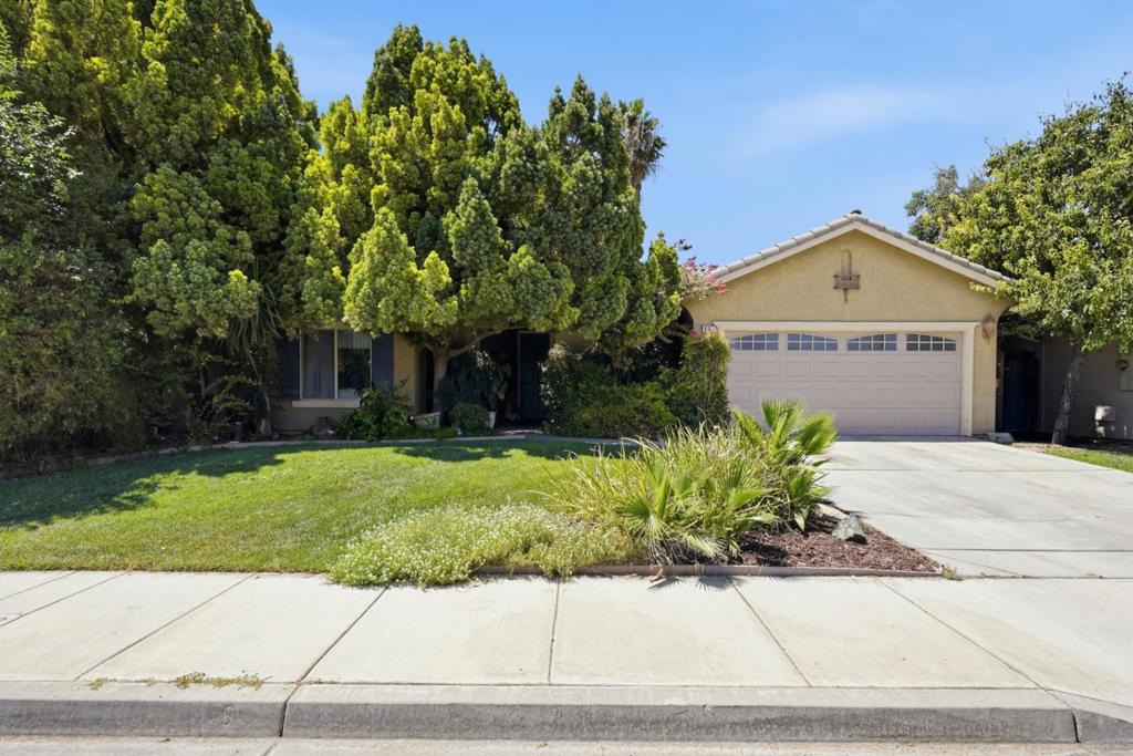 647 Elmwood Dr, Los Banos, CA 93635