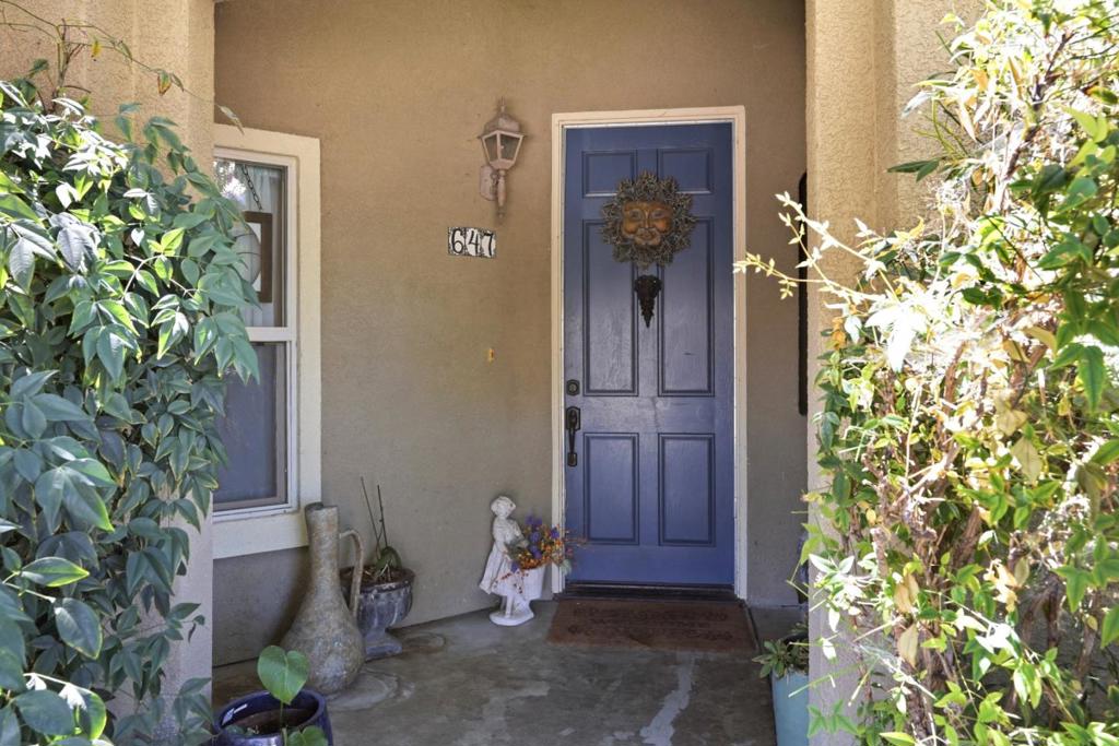 647 Elmwood Dr, Los Banos, CA 93635