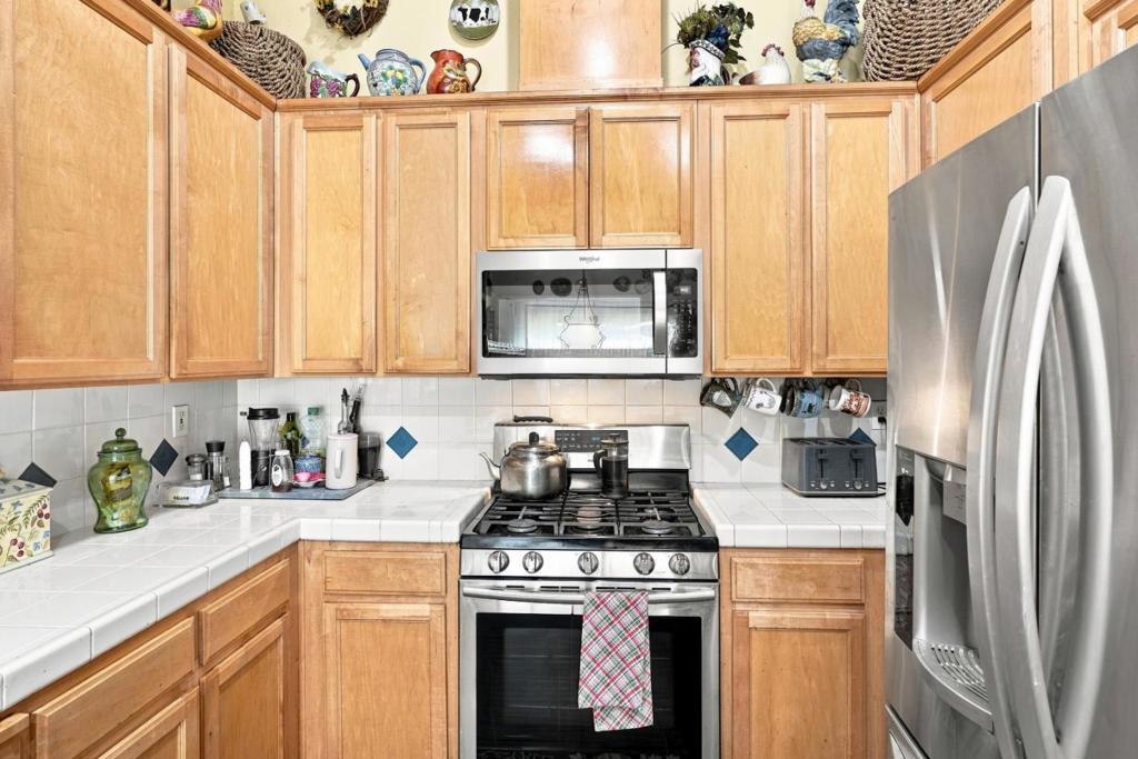 647 Elmwood Dr, Los Banos, CA 93635