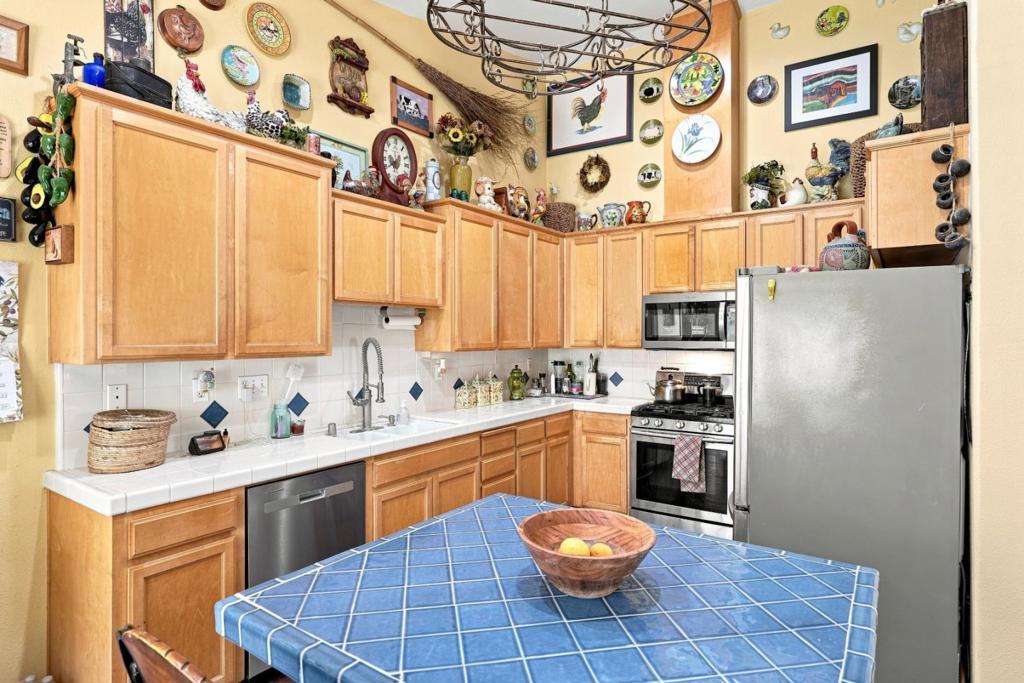 647 Elmwood Dr, Los Banos, CA 93635