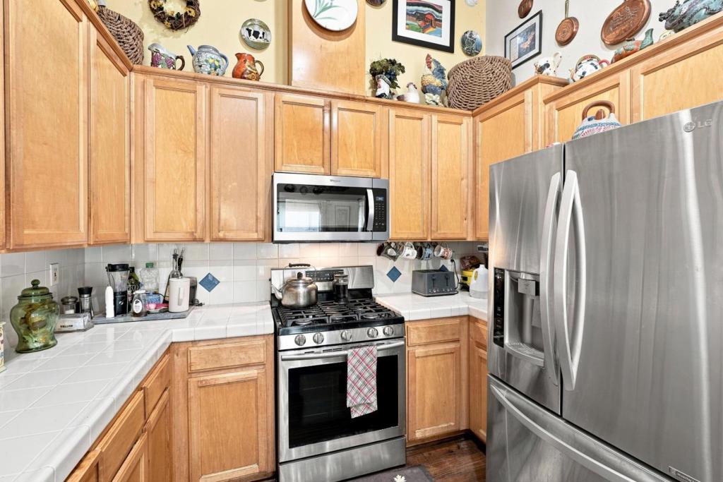 647 Elmwood Dr, Los Banos, CA 93635