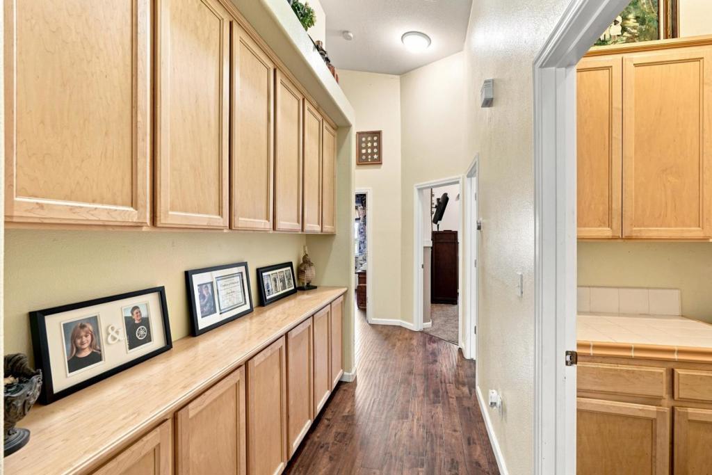 647 Elmwood Dr, Los Banos, CA 93635