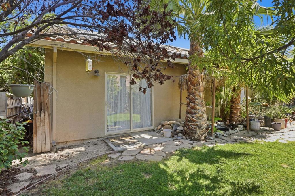 647 Elmwood Dr, Los Banos, CA 93635