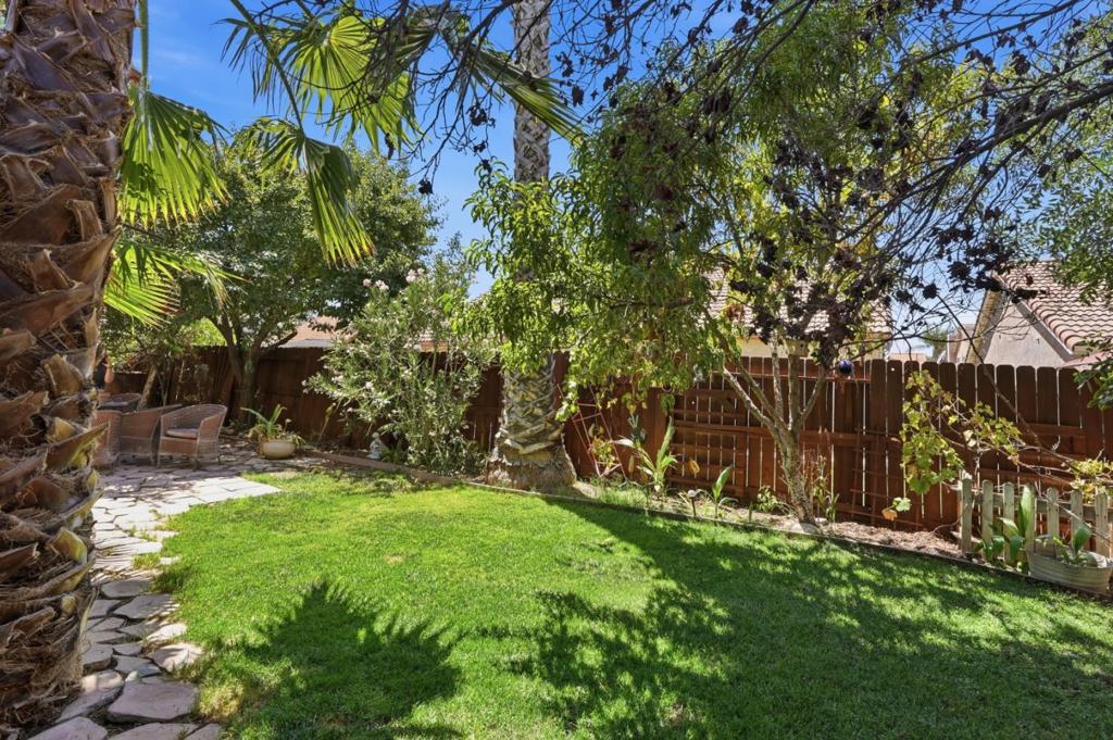 647 Elmwood Dr, Los Banos, CA 93635