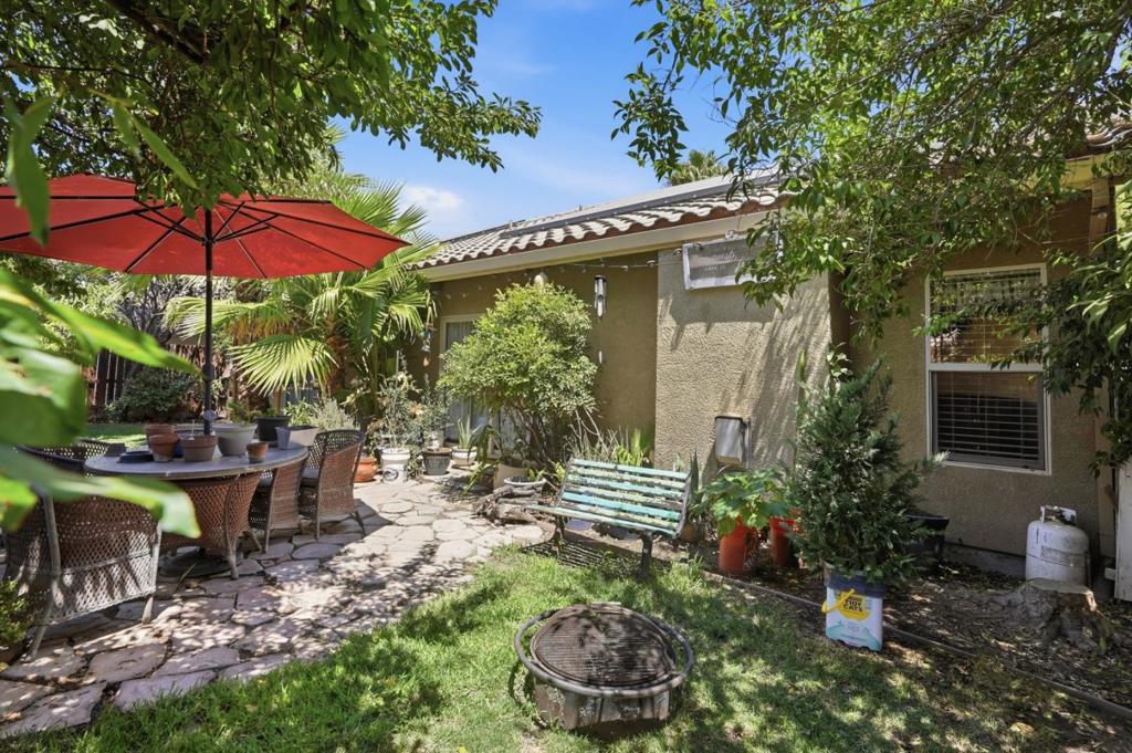 647 Elmwood Dr, Los Banos, CA 93635