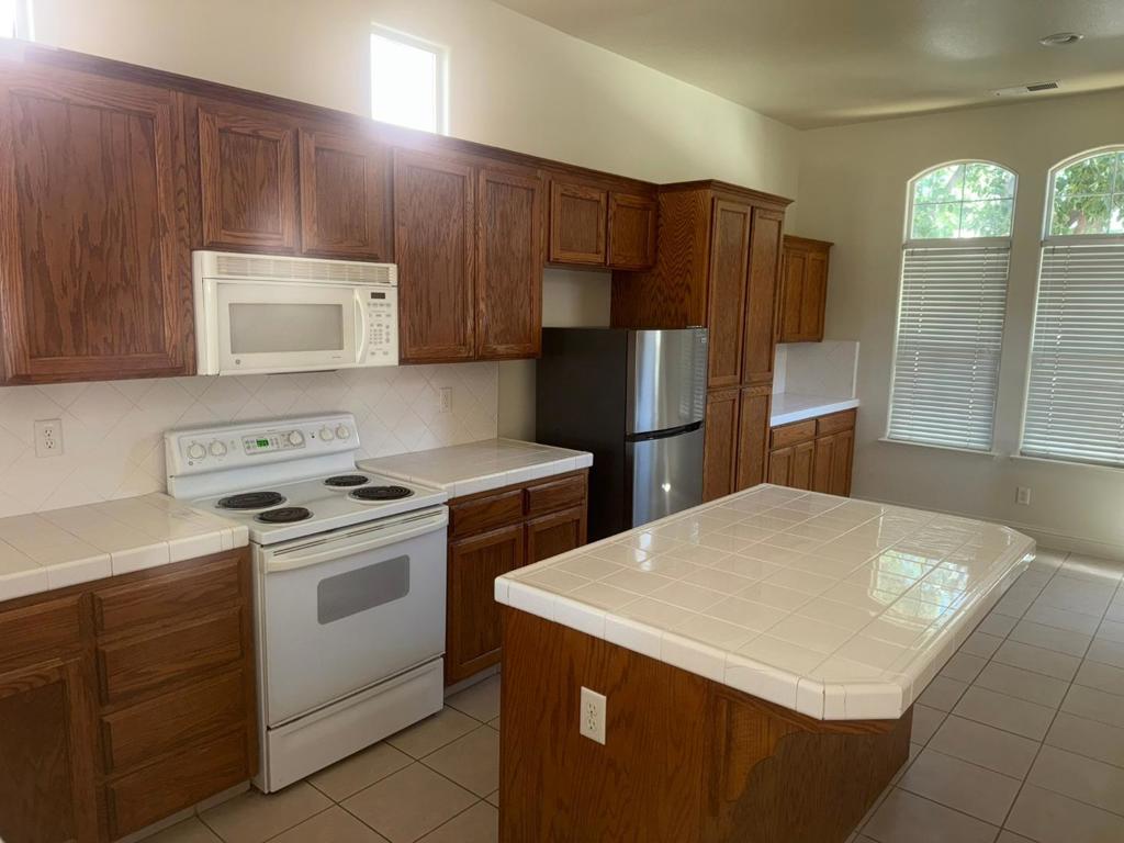 2672 Wrenwood Ave, Clovis, CA 93611