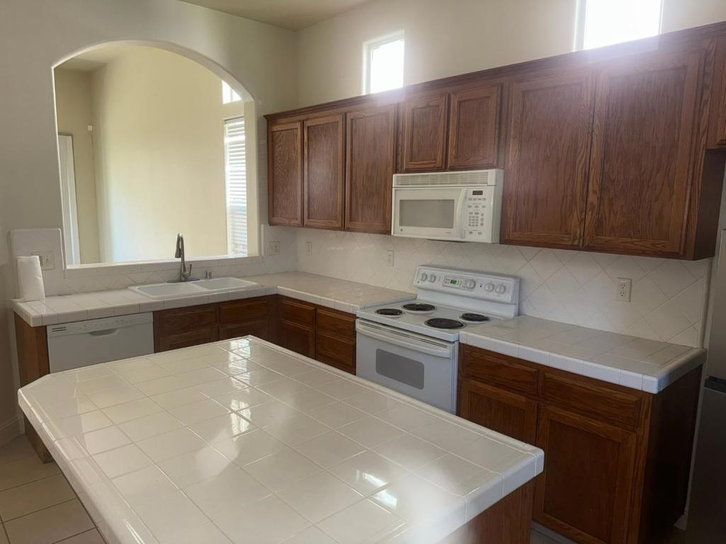 2672 Wrenwood Ave, Clovis, CA 93611