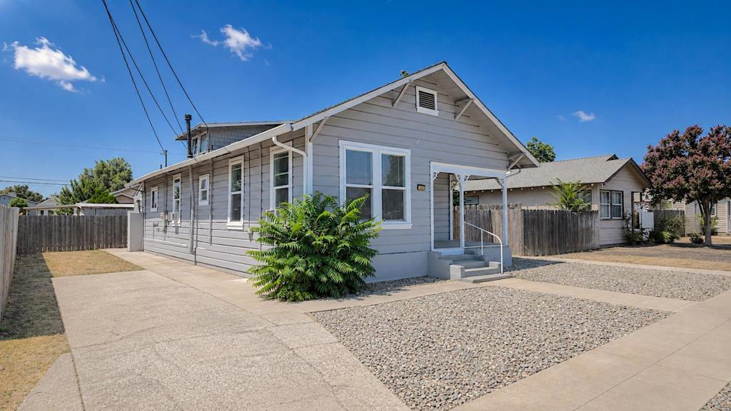 334 S 2nd Ave, Oakdale, CA 95361