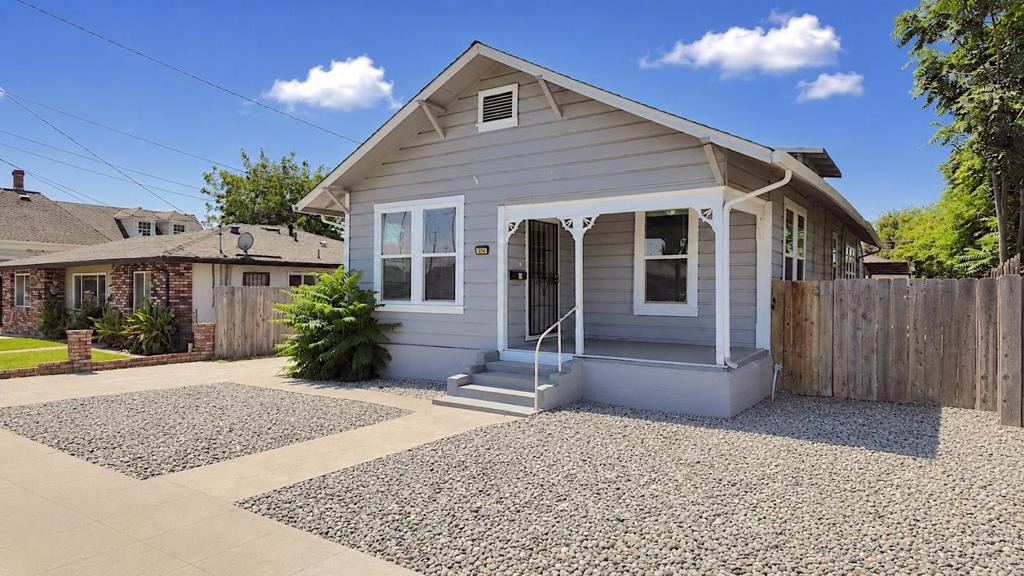 334 S 2nd Ave, Oakdale, CA 95361