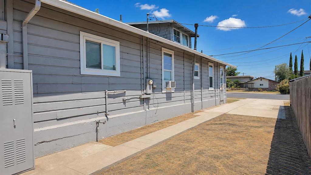 334 S 2nd Ave, Oakdale, CA 95361