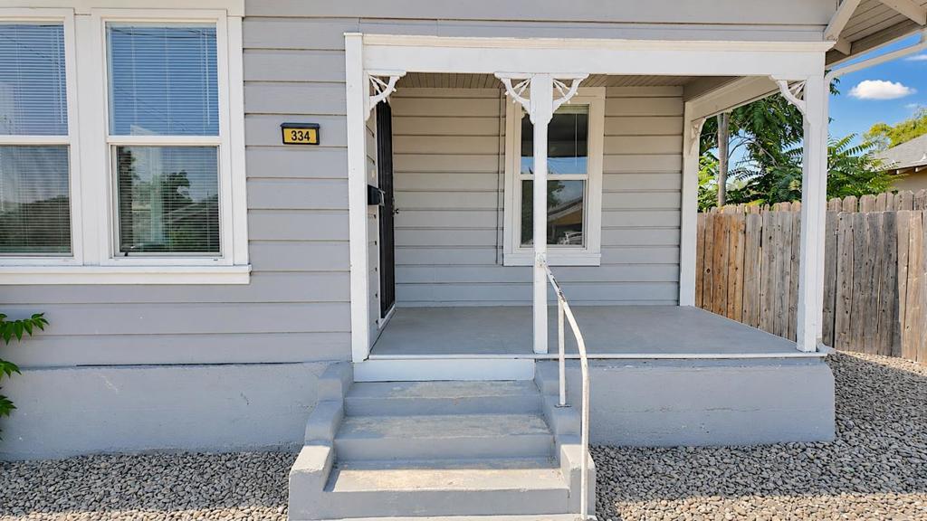 334 S 2nd Ave, Oakdale, CA 95361