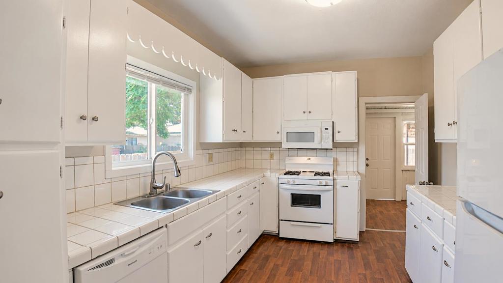 334 S 2nd Ave, Oakdale, CA 95361
