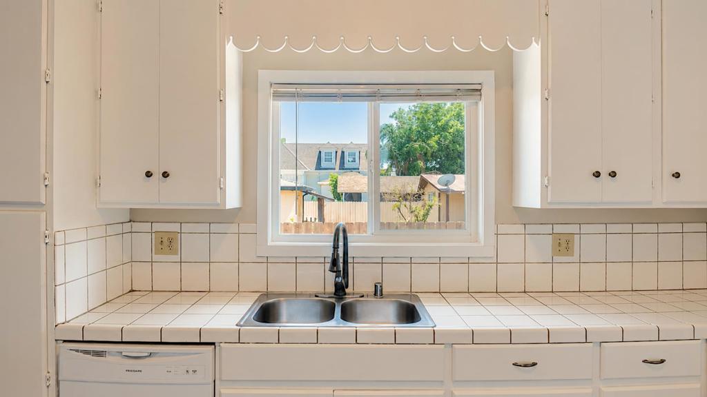 334 S 2nd Ave, Oakdale, CA 95361