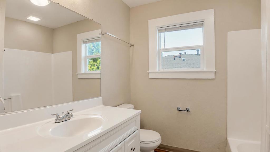 334 S 2nd Ave, Oakdale, CA 95361