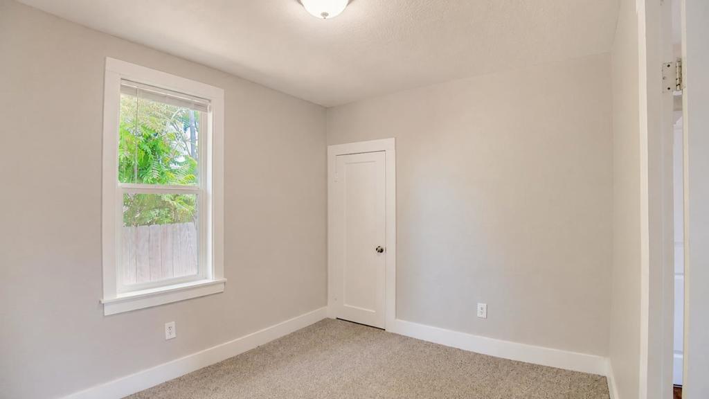 334 S 2nd Ave, Oakdale, CA 95361