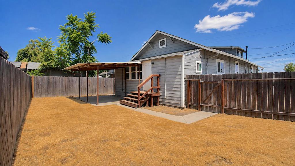 334 S 2nd Ave, Oakdale, CA 95361