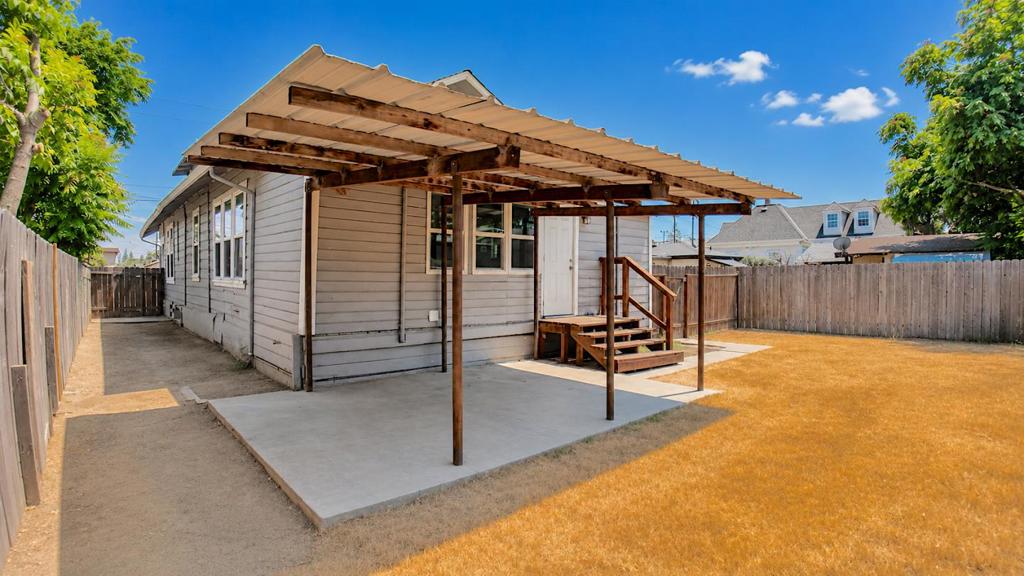 334 S 2nd Ave, Oakdale, CA 95361