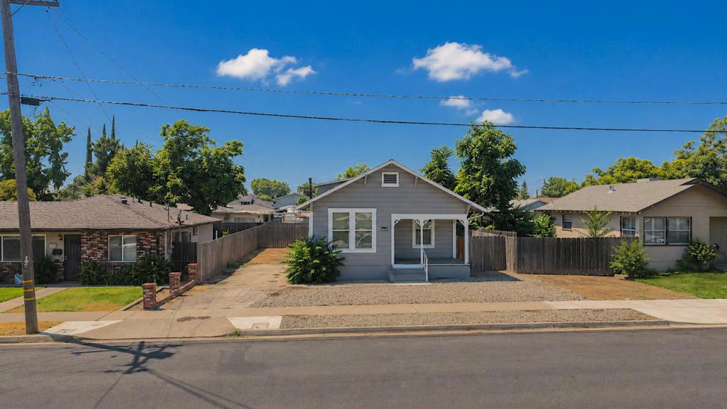 334 S 2nd Ave, Oakdale, CA 95361