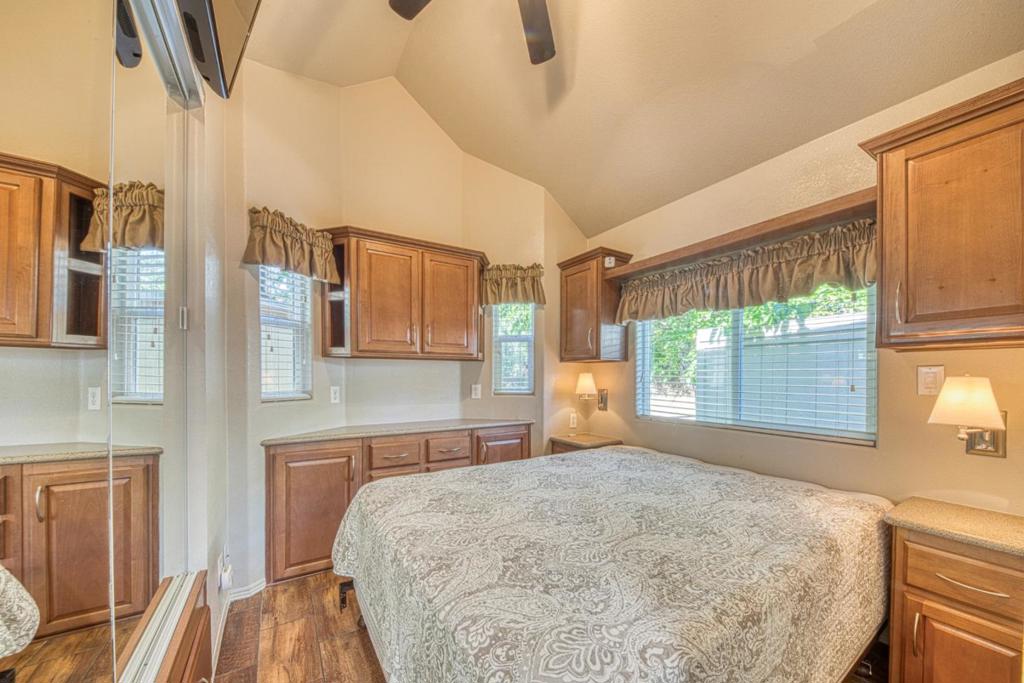 2166 Yellow Feather Cir #104, Paso Robles, CA 93446