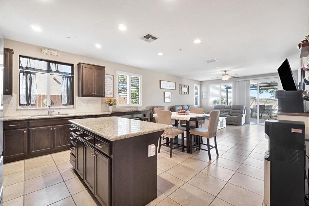 1596 Manzanita Way, Los Banos, CA 93635