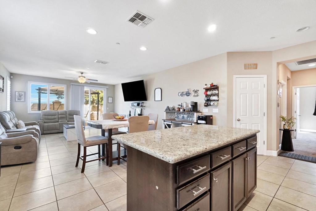 1596 Manzanita Way, Los Banos, CA 93635