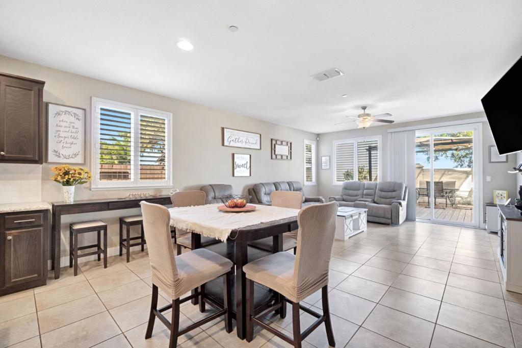 1596 Manzanita Way, Los Banos, CA 93635