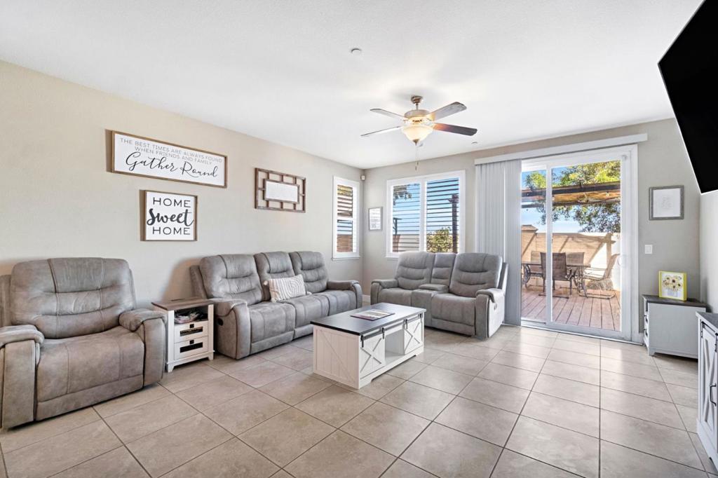 1596 Manzanita Way, Los Banos, CA 93635