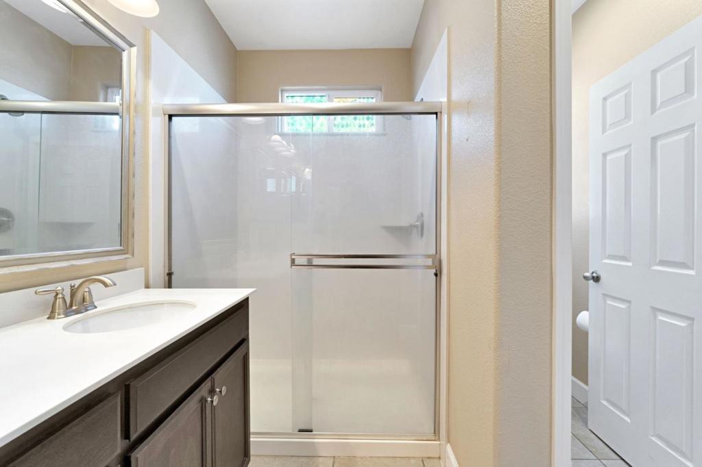 1596 Manzanita Way, Los Banos, CA 93635