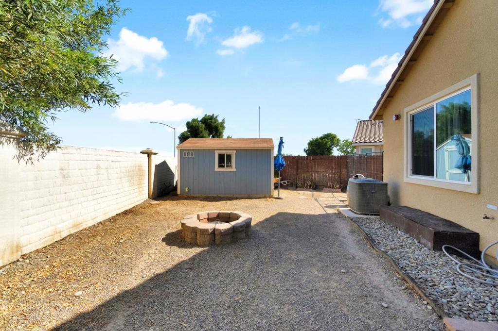 1596 Manzanita Way, Los Banos, CA 93635