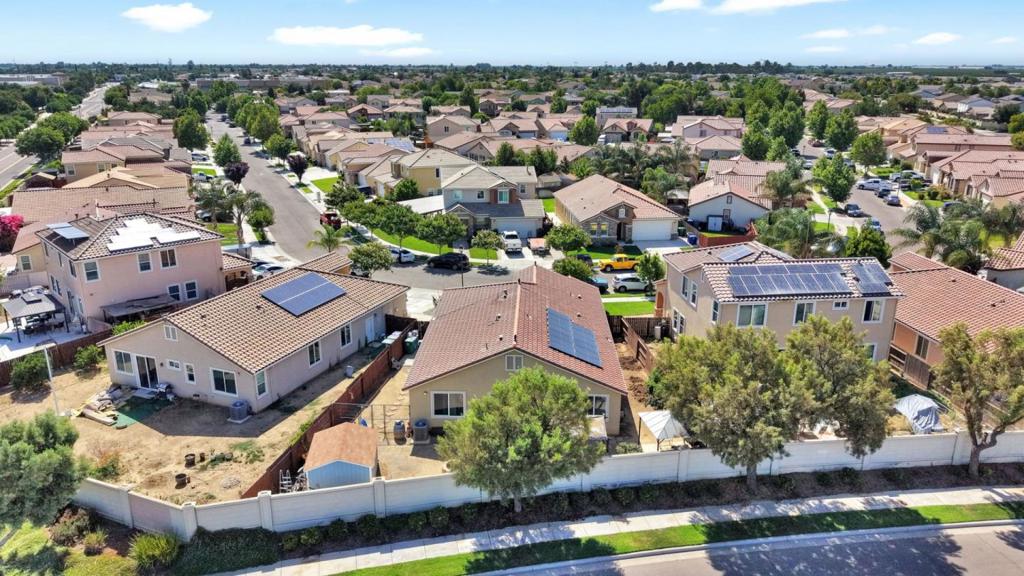1596 Manzanita Way, Los Banos, CA 93635
