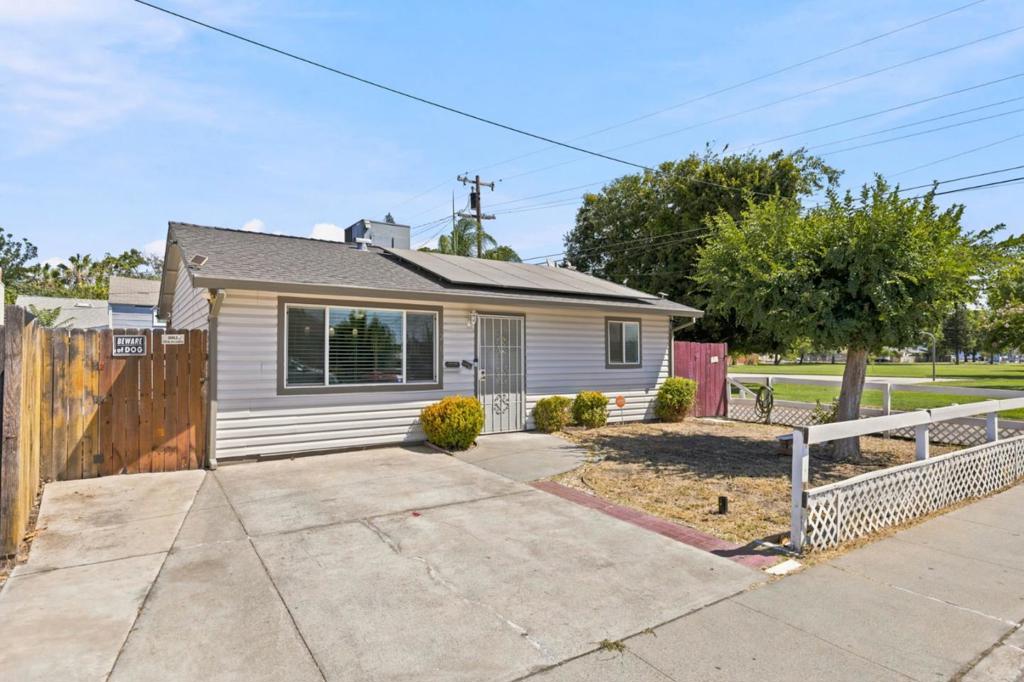 521 Oregon St, Manteca, CA 95337