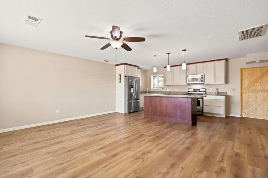 521 Oregon St, Manteca, CA 95337