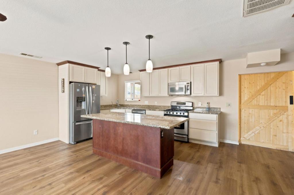 521 Oregon St, Manteca, CA 95337