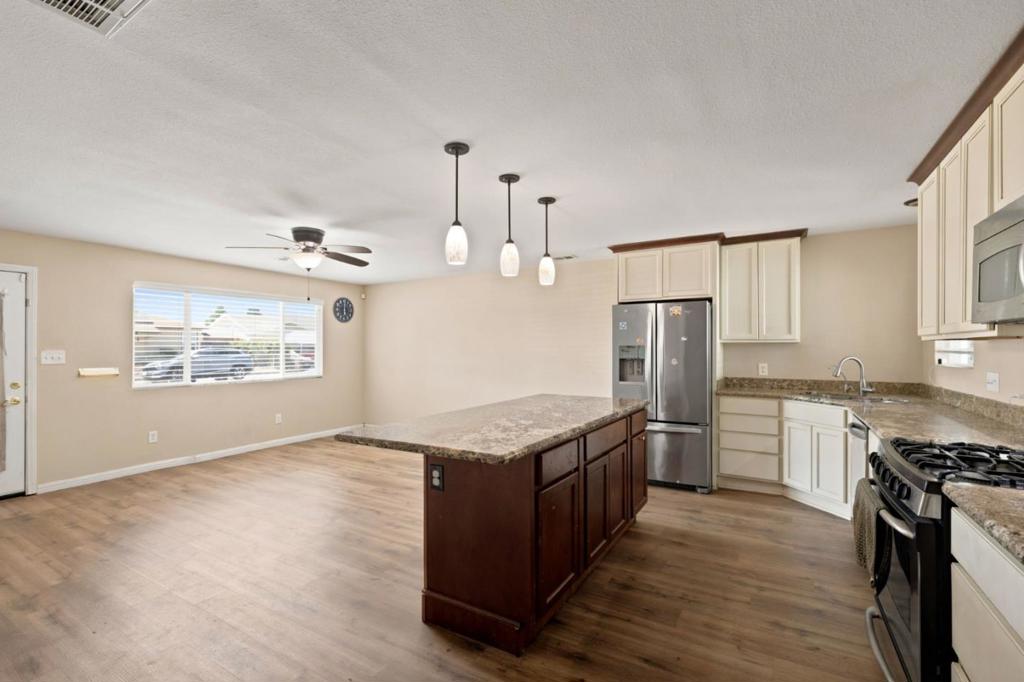 521 Oregon St, Manteca, CA 95337
