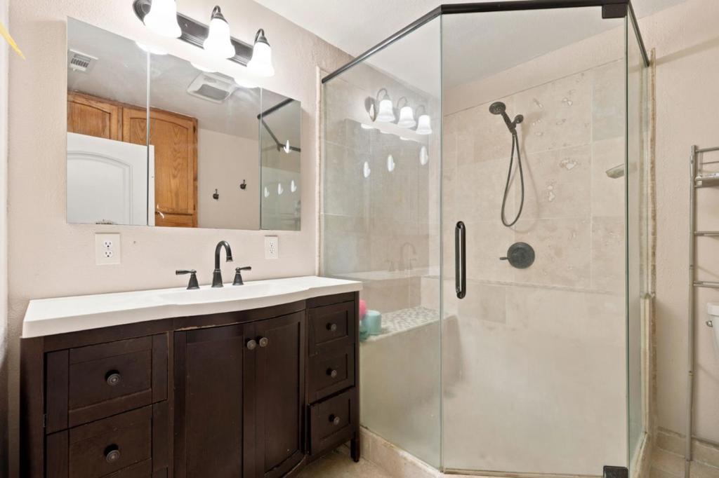 521 Oregon St, Manteca, CA 95337