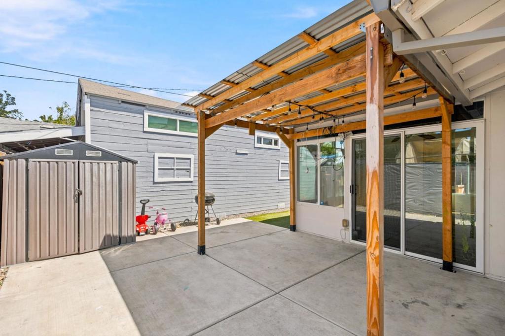 521 Oregon St, Manteca, CA 95337