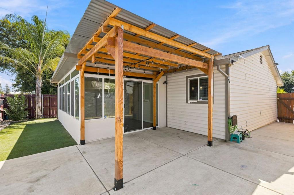 521 Oregon St, Manteca, CA 95337