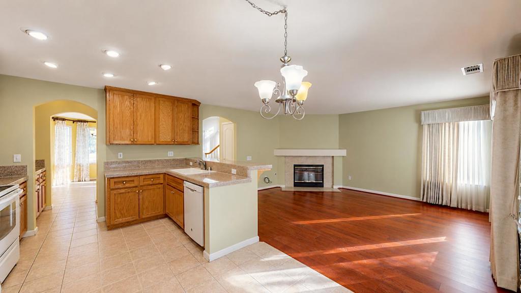 532 W Springer Dr, Turlock, CA 95382